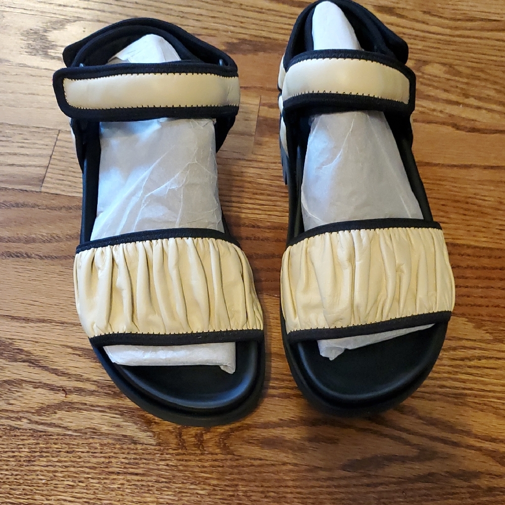 Sam Edelman Black and Cream Sandals